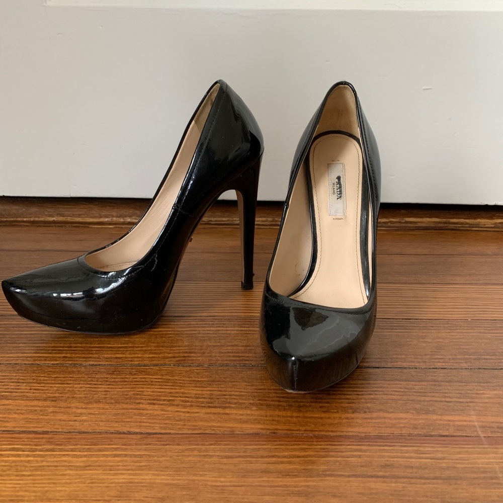 Prada patent leather pumps US5.5